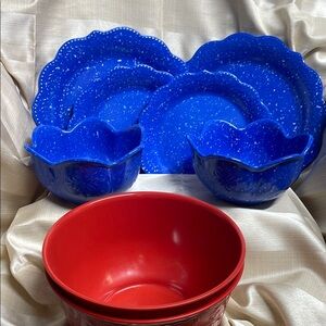 The Pioneer Woman Blue Melamine Plate set and red mixing bowls 8 pieces
